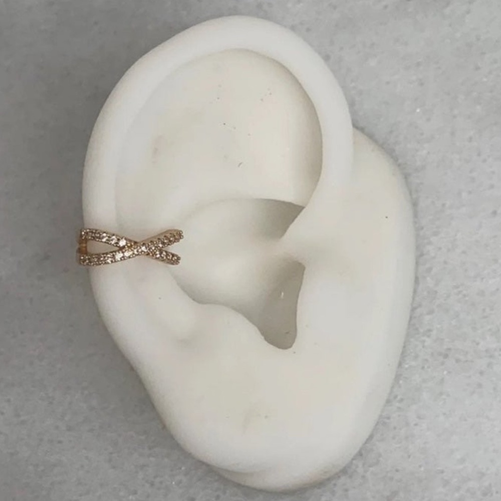 Gold Crystal Infinity Cuff Clip Earring
Brand New - Picture 1 of 4